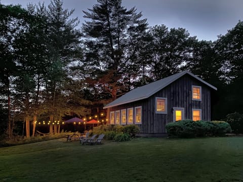 Your cozy saltbox home away from home!