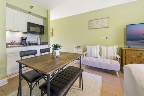 Kitchenette seating area