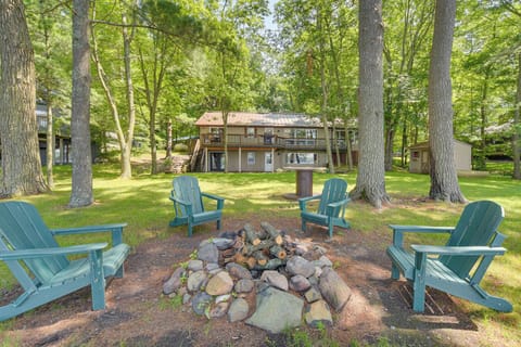 Luck Vacation Rental | 3BR | 3BA | 2,572 Sq Ft | Steps Required