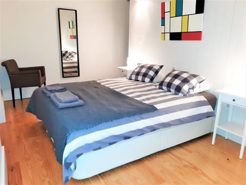 bedroom with king size bed 