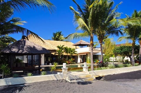 Front view of the villa