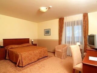 Minibar, in-room safe, desk, laptop workspace