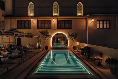 Seasonal outdoor pool, pool umbrellas, sun loungers