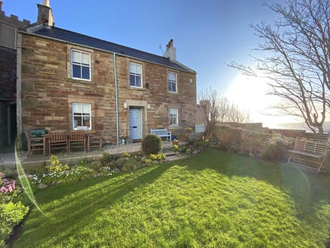 Harbour House and sunny enclosed garden