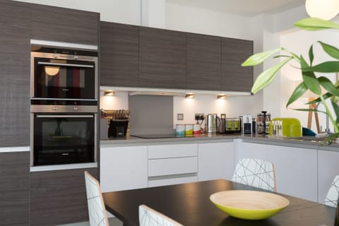 State of the art kitchen with Siemens fan oven, hob, microwave and dishwasher