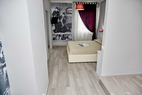 Desk, free cribs/infant beds, free WiFi