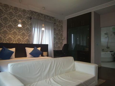 In-room safe, individually decorated, individually furnished, desk