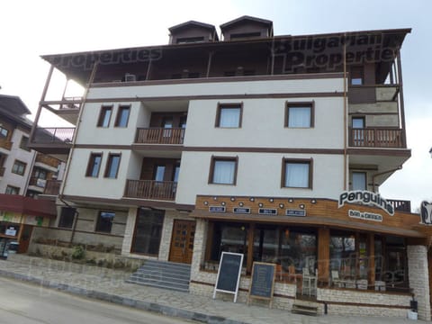 Front of complex with Penguin Bar/restaurant next door