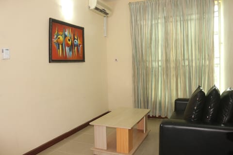 Executive Suite | Living area | Flat-screen TV