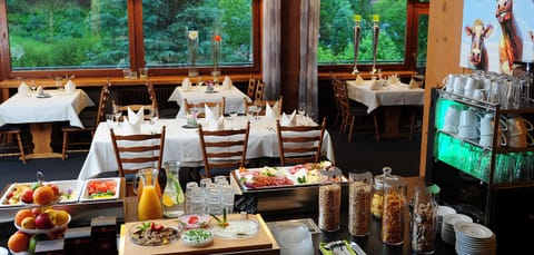 Free daily buffet breakfast
