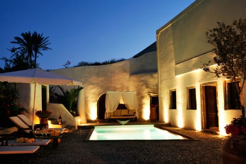 Courtyard view by night