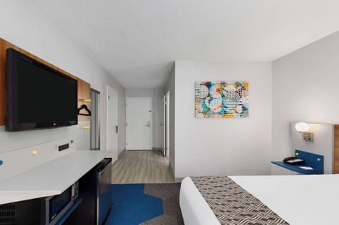 Room, Accessible | Pillowtop beds, desk, laptop workspace, iron/ironing board