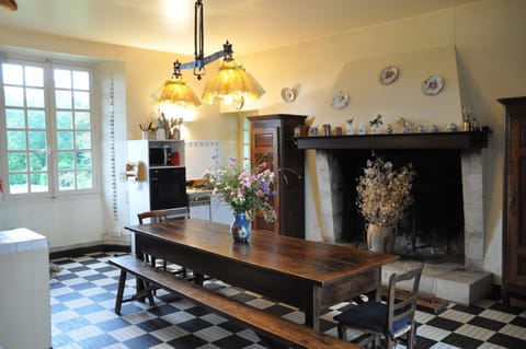 Spacious charming property, well equipped, with large park and tennis House in Centre-Val de Loire