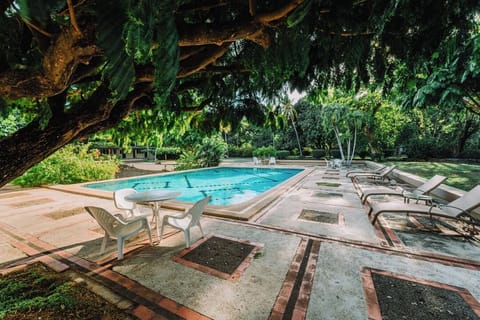 2 outdoor pools