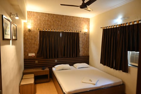 Standard Room | Free rollaway beds, free WiFi, bed sheets