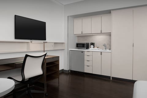 Room, 1 King Bed | In-room safe, desk, free WiFi, bed sheets