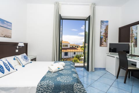 Superior Double Room, 1 Queen Bed, Balcony | Minibar, in-room safe, desk, free WiFi