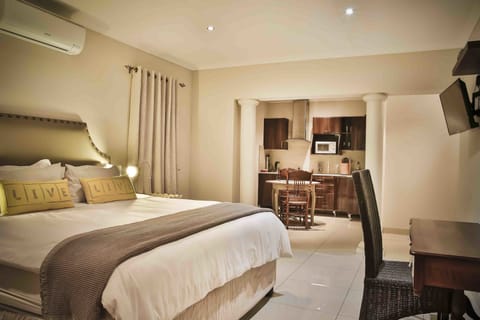 Room, 3 Bedrooms (Unit 2) | Premium bedding, in-room safe, desk, soundproofing