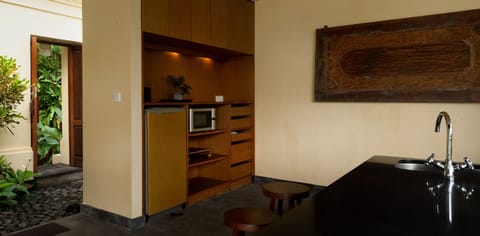 Coffee/tea maker, electric kettle