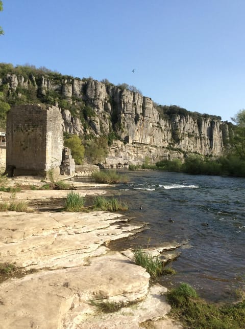  cottage 200 meters from the beach in village of character  Cottage in Provence-Alpes-Côte d'Azur