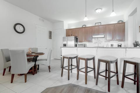 Dining-Kitchenseating2