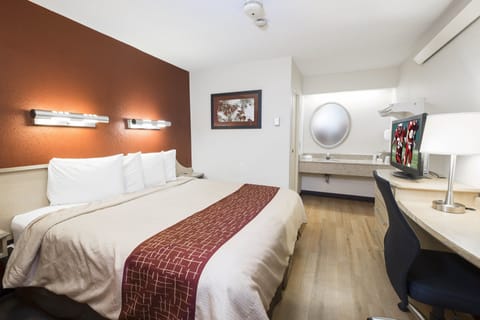 Deluxe Room, 1 King Bed (Smoke Free) | Desk, blackout drapes, iron/ironing board, free WiFi