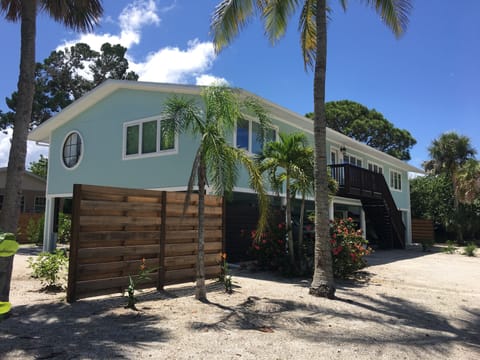 Gorgeous newly remodeled home perfect for families! Quiet street, bay access!