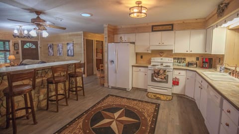 Beautif Large Kitchen