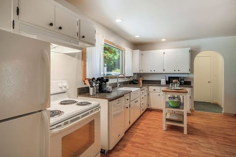 Cook and relax with friends or family.