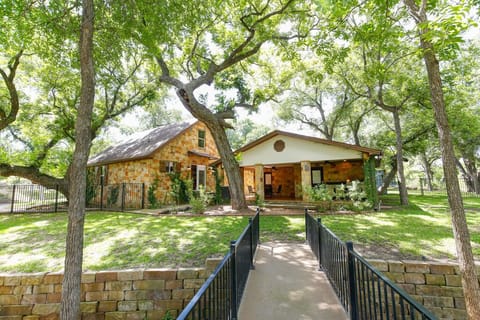 Amazing Trees, Fenced Waterfront Yard