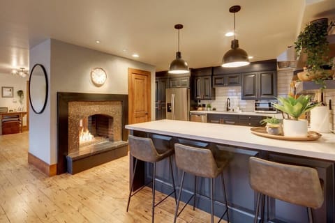 Breakfast bar seating for 3