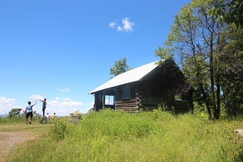 Lean-to at the top of the Pinnacle hike.