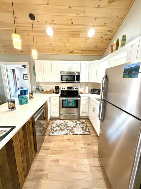 Brand new soft close solid oak kitchen cabinets and white quartz counters