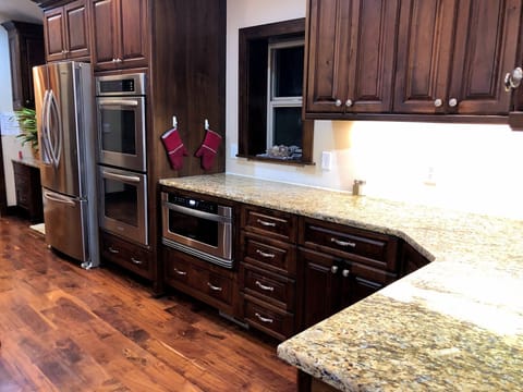 Top quality wood, 2 ovens, microwave, dishwasher, stove. Garbage comp is broken