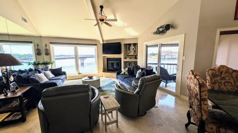 All around Lake Hamilton views from the welcoming living room. 