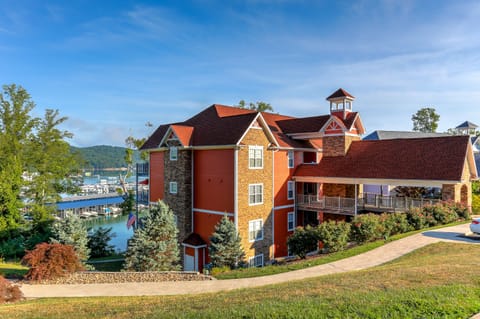 132 Pinnacle Pointe on Norris Lake at Stardust Marina