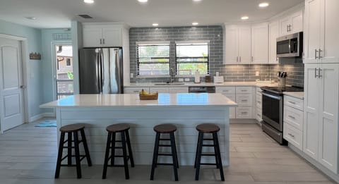 Kitchen/Breakfast Bar