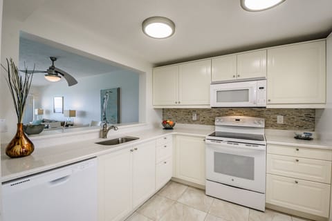 Fully equipped kitchen down to a wine corkscrew. Bring your own bottle, though. 