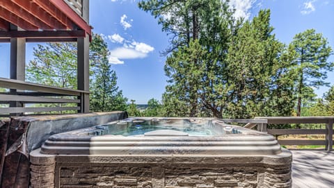 Private out door hot tub.