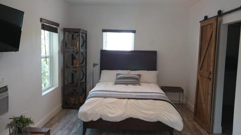 comfy queen sleigh bed