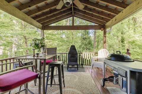 Woodstove/Pizza Oven & more seating