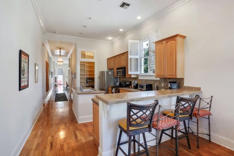 4 counter seats face the kitchen.