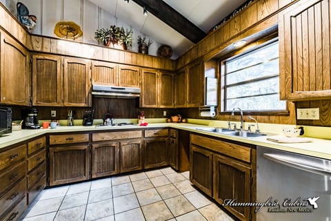 A look straight into the kitchen