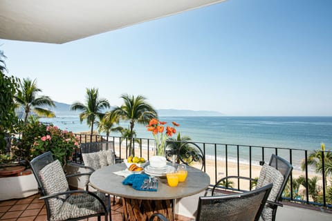 4TH FLOOR (UNIT 409) OCEANFRONT BALCONY VIEW