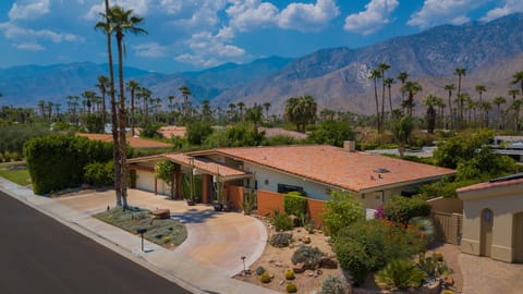 Beautiful Canyon Country Club neighborhood in upscale South Palm Springs. 