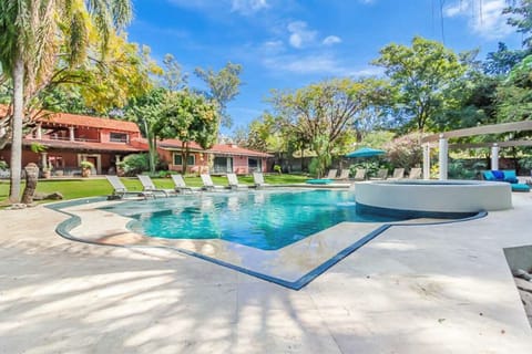 Infinite Pool and Solarium