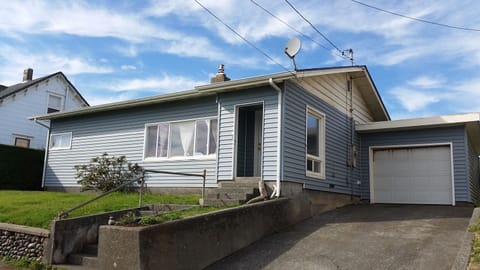 Coastal Cottage. Less than a block to the beautiful Pebble Beach