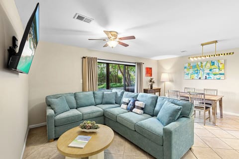 Beachwood Villas 7E Living Room