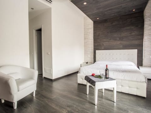 Quadruple Room | In-room safe, soundproofing, free WiFi, bed sheets