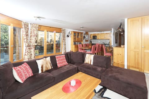 Living room & Kitchen 1